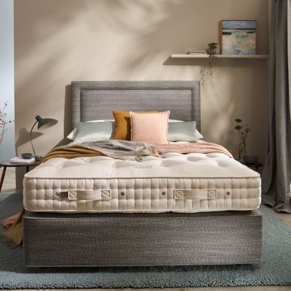 Vispring Baronet Superb Mattress with Plymouth Divan Base Vispring Baronet Superb Mattress with Plymouth Divan Base