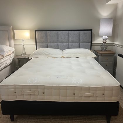 150cm x 200cm (King Size) Hypnos Shallow Pocket Sprung Divan Base with Alexandra Headboard CLEARANCE 150cm x 200cm (King Size) Hypnos Shallow Pocket Sprung Divan Base with Alexandra Headboard CLEARANCE