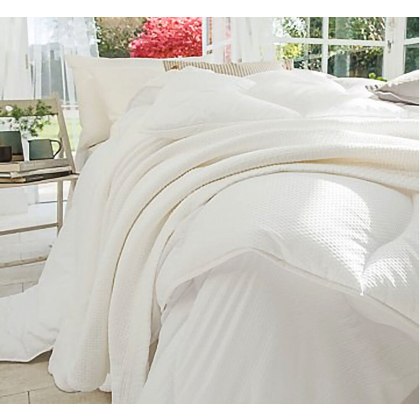 Breathe Duvet by The Fine Bedding Company (Tog: 4.5) Breathe Duvet by The Fine Bedding Company (Tog: 4.5)