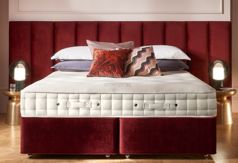 The Luxury No Turn No 8 Mattress offers a softer feel in comfort and body-responsive support, ideal for those who enjoy a more cushioned sleep surface. With eco-conscious materials and no-turn convenience, its comfort is made effortlessly sustainable.